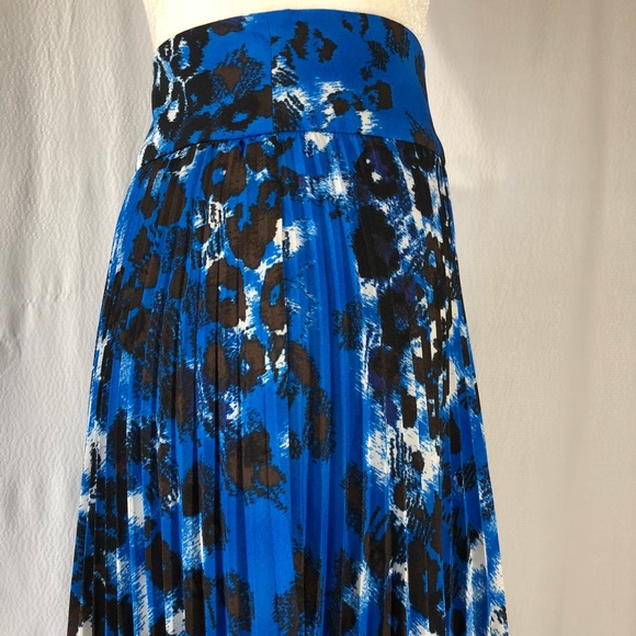Ann Taylor Royal Blue Print Pleated Skirt - Picture 5 of 8